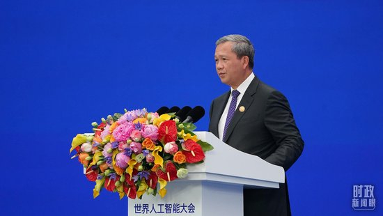 △洪玛奈首相在大会开幕式上致辞。（总台记者李晋拍摄）