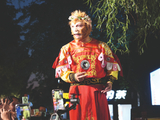 一天两场演出、被投喂到想吐，“雪饼猴”说：一切为了宣传家乡