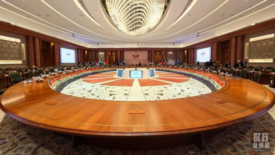 △金砖国家领导人第十八次会晤第二阶段会议现场。（总台央视记者马超拍摄）