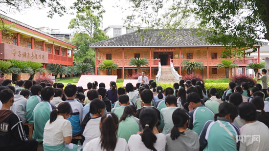 赣州一中师生奔赴寻乌开展研学（央广网发&nbsp;袁琛&nbsp;摄）