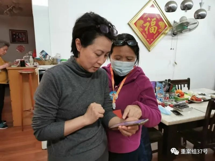  ▲奥运村街道总装社区书记吴国娟（右）。受访者供图