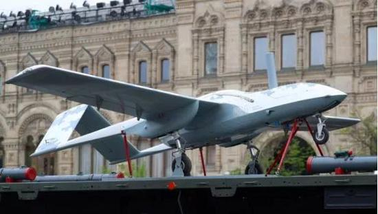 首次参加阅兵的“海盗”无人侦察机