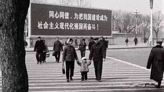 很长一段时期里，“一家三口”成为中国城市常见的家庭结构。