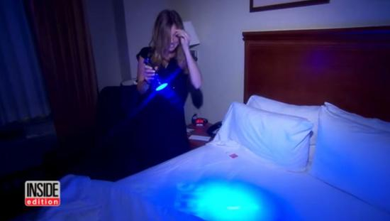  第二天重新入住，发现酒店并没有为新客人更换床单。截图自Inside edition