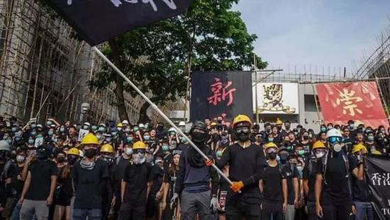 　　港中大“四院会师”活动成“暴徒会师”（图源：大公报）