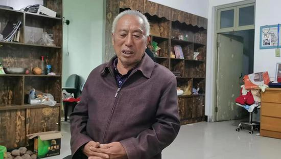  赵作海在接受采访&nbsp;&nbsp;本文图均为 澎湃新闻记者 段彦超 图