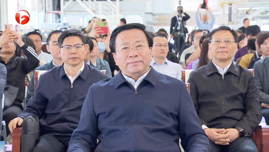 省委书记,省长,市委书记出席新能源车企活动,试乘新车型