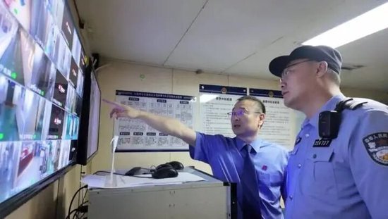 2021年6月24日，检察官通过船上监控录像调查案发当日情况