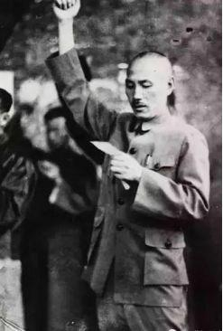  1933年7月，蒋介石在庐山开办“军官训练团”