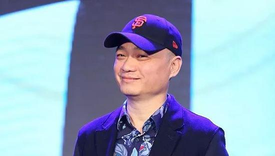 　崔永元近照 图片来源：视觉中国