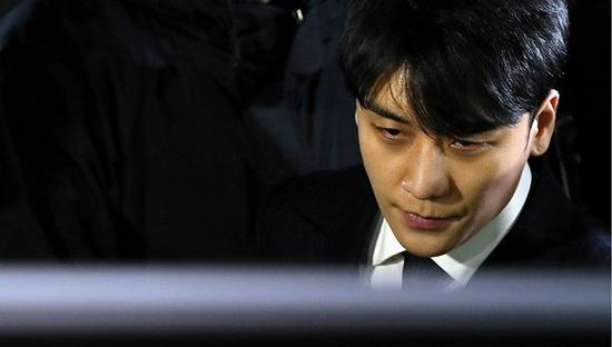 涉嫌参与性贿赂的Big Bang成员李胜利接受检方调查。图片来源：视觉中国