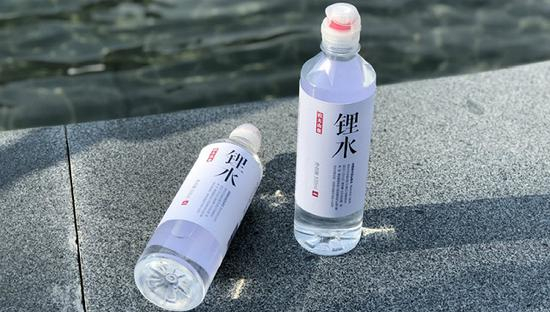 农夫山泉推出的“锂水”。