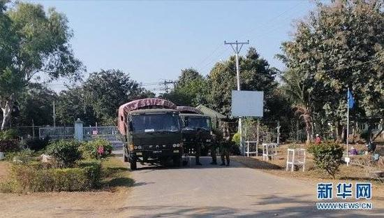 　　（图片说明：2月1日在缅甸首都内比都拍摄的被军方封锁的一处联邦议员休息地。来源：新华社发 吴梭摄）