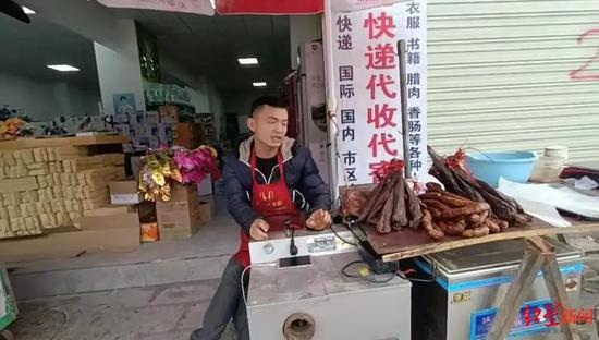  谌光辉自己熏制的腊肉、香肠等。