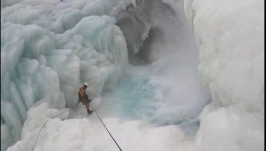 搜救现场视频截图