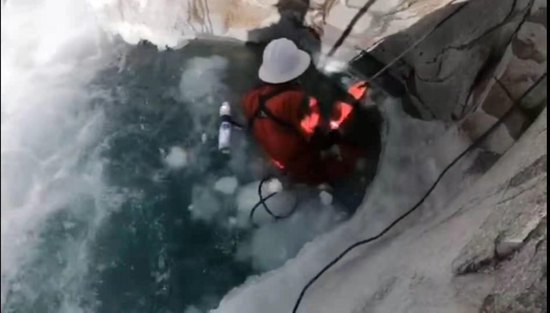  搜救现场视频截图