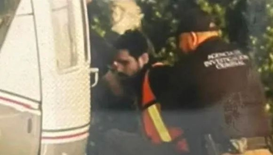 ·疑似是奥维迪奥被抓捕的场景。