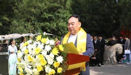 自称“俄罗斯自然科学院院士”的苏文。资料图