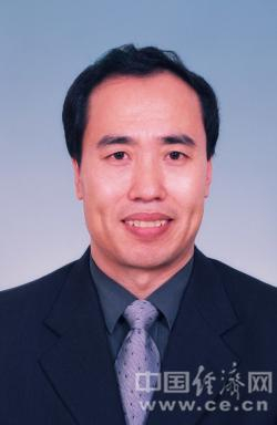 王兆星，男，1959年出生于吉林，经济学博士。