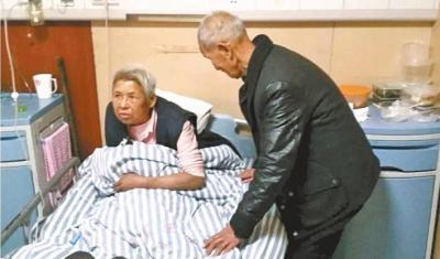 &nbsp;1月11日下午，在医院接受治疗的患者黄阿婆和丈夫徐某