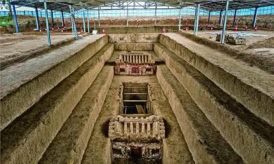 陕西西安少陵原十六国大墓墓道上方的土雕建筑全景