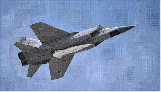  一架携带着高超音速导弹的米格-31K