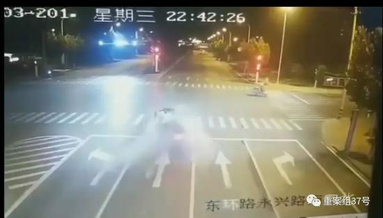 ▲追尾事故监控截图。&nbsp;网络视频截图