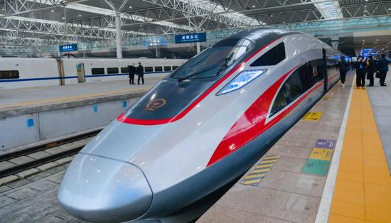  复兴号 。四川日报记者&nbsp;欧阳杰 摄