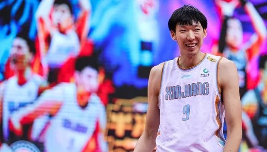  2019-2020赛季CBA联赛，周琦效力于新疆男篮