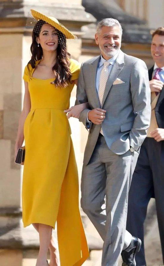 2018年，阿迈勒和克鲁尼受英王室之邀，参加英国王子哈里与梅根的婚礼