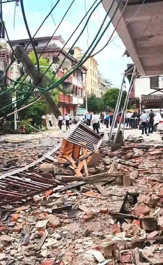 △11日上午，爆炸现场。