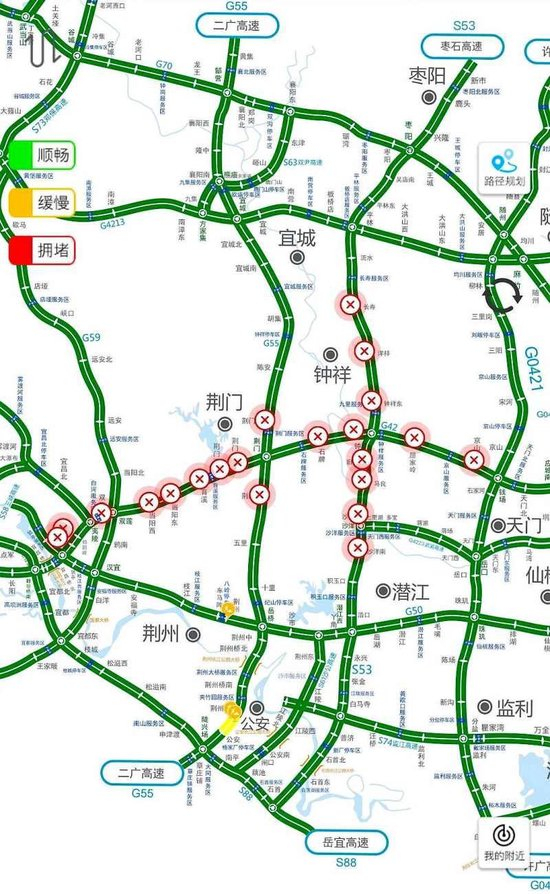 有旅客反映湖北高速段在15日一早被封了21个收费站。网络图