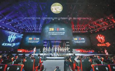 2019年4月，RNG全队出席努比亚红魔3手机发布现场。受访者供图