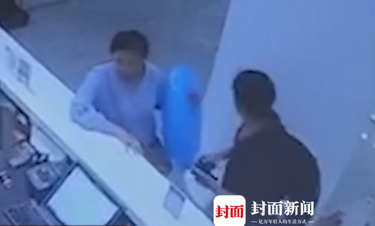  疑似三人酒店退房监控视频