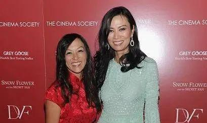  ·邓文迪和蔡美儿（左）