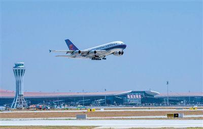 5月13日，北京大兴国际机场，航空公司进行试飞活动。