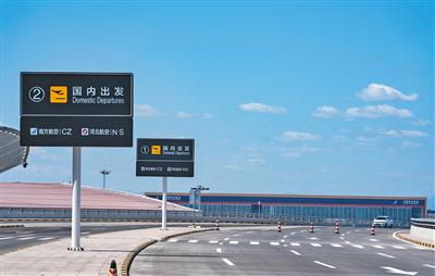 大兴国际机场出发平台。摄影/新京报记者 陶冉