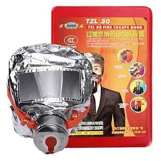 “我全家人都在里面”，香港女子泪崩举牌寻亲 航拍火灾最新现场：现场频传爆炸声，大量脚手架被烧毁从高空坠落