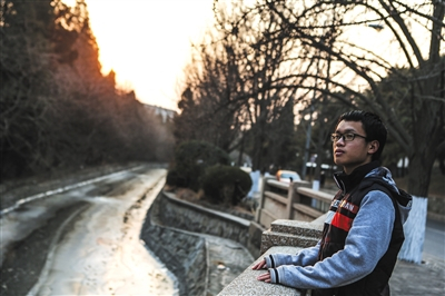 12月14日，清华大学，曾楷徽现在已经习惯了北京的生活。他高中三年在广西平果中学的直播班学习。