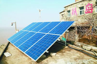 岛上的光伏发电设备。光明日报记者 蒋新军摄