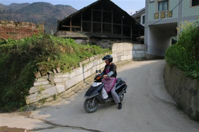  罗江胜准备出门送餐