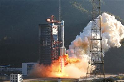 　　11月23日，西昌卫星发射中心，搭载第五十、五十一颗北斗导航卫星发射瞬间。 　　图片来源：视觉中国