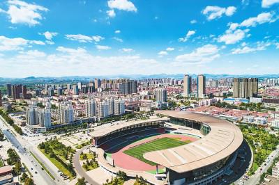 武安市现在已是全国百强县（市），这是武安市城区一角。资料图片