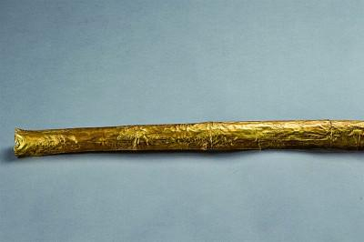  三星堆出土的金杖局部。新华社发