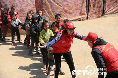 “蓝宝”志愿服务队在哈甘基点小学