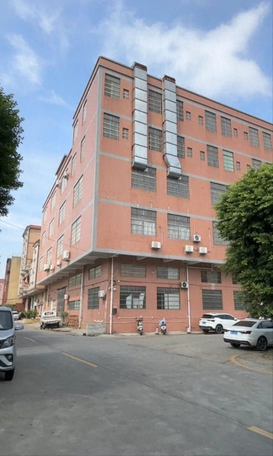 “美诚公司”所在佛山生产商，建筑物二、三层为其所有。图/九派新闻 黄家樑