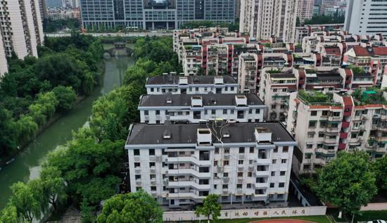 人口密集的老旧小区