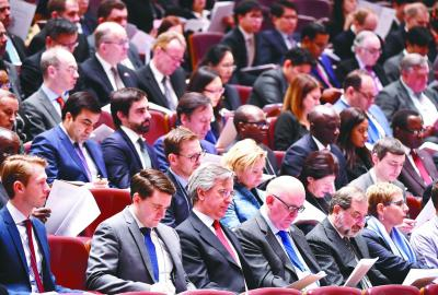 3月3日，中国人民政治协商会议第十三届全国委员会第一次会议在北京人民大会堂开幕。这是外国驻华使节旁听大会。新华社记者&nbsp;燕雁摄