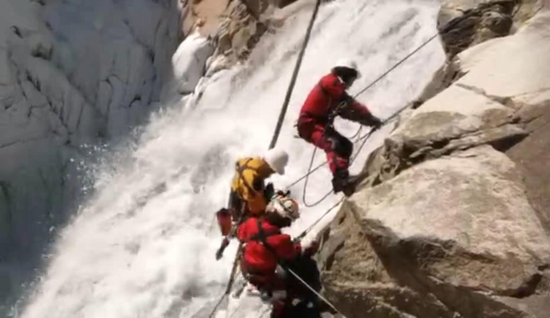  搜救现场视频截图