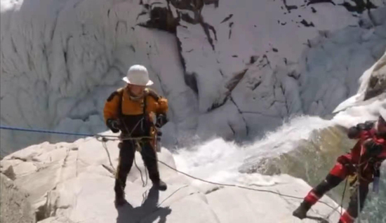 搜救现场视频截图